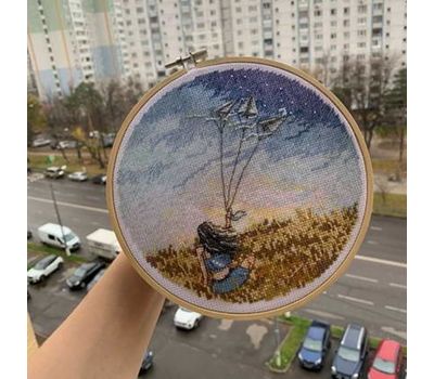 Girl with Kites round cross stitch pattern