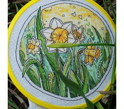 Floral round cross stitch pattern Daffodils