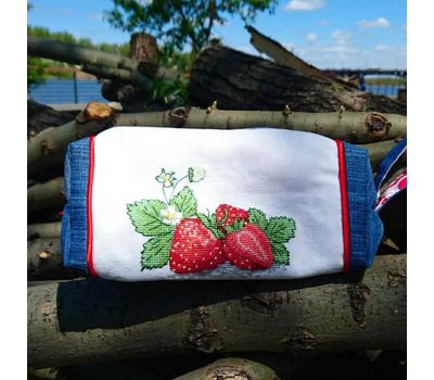 Strawberries Free cross stitch pattern