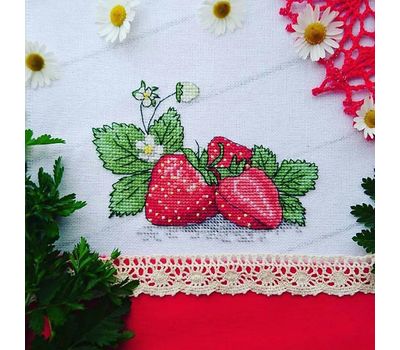 Strawberries Free cross stitch design