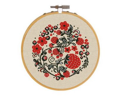 Strawberry wreath floral cross stitch pattern